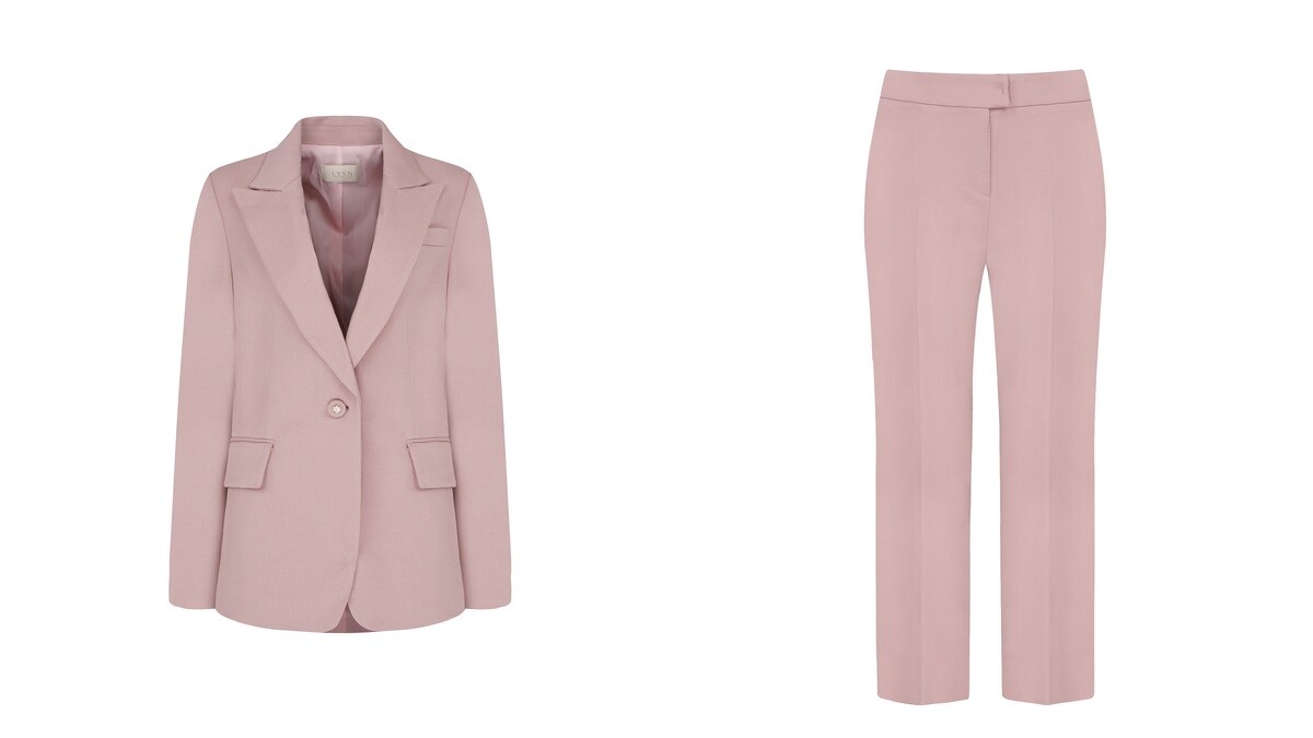 Lynn粉色羊毛西裝夾克，約NT16,000、西裝褲，約NT10,000