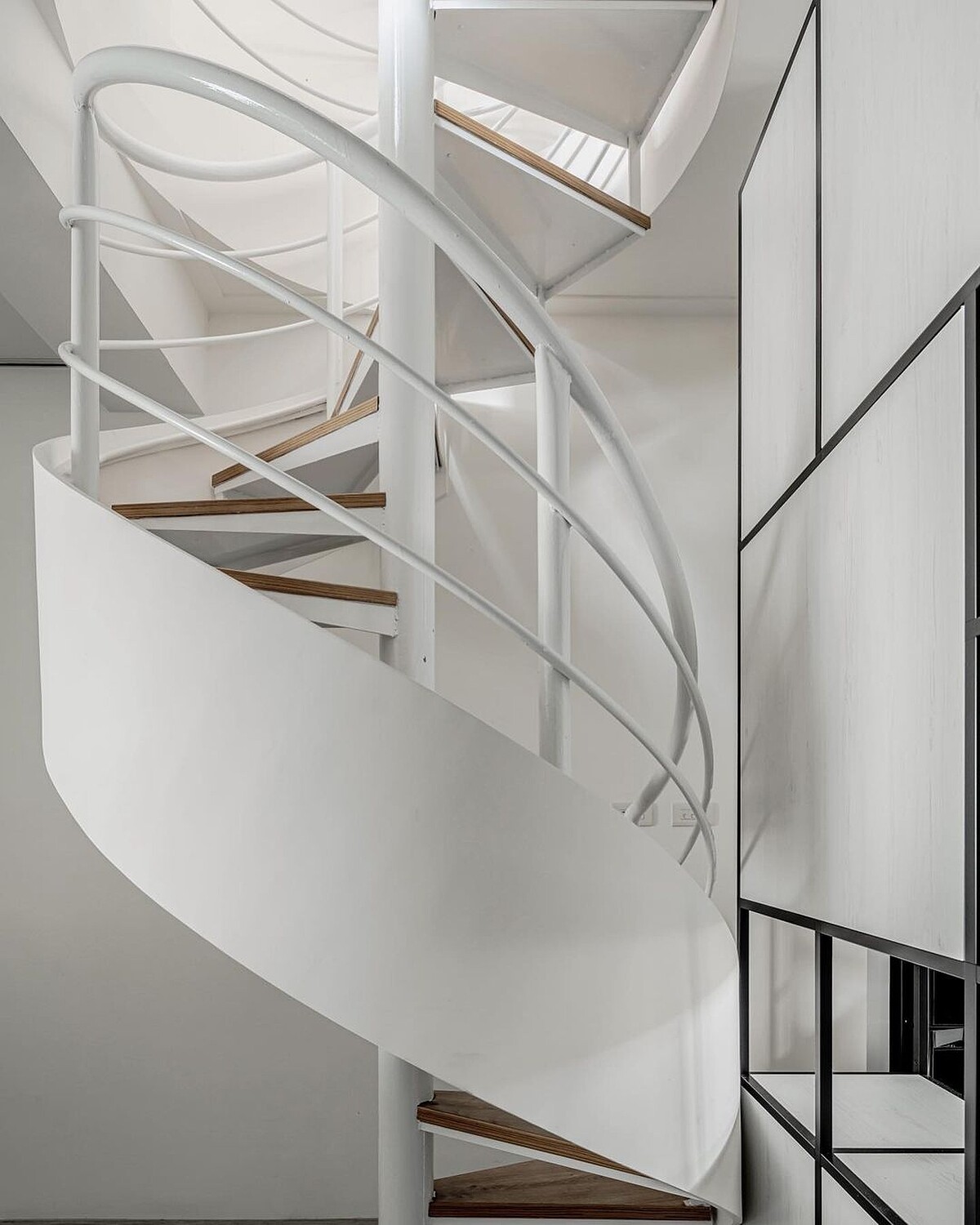 結合最前沿的西方潮流與東方低奢語彙，彤雲潤景每一座客製作品都嵌有屋主的私房品味。