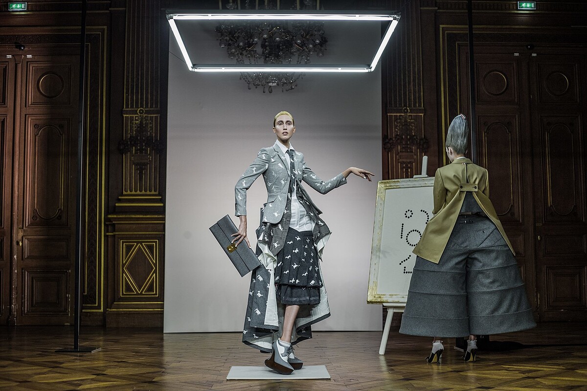 高級灰是近年不少設計師愛用的色調,與不同色調結合都能呈現沉靜的質感氛圍。