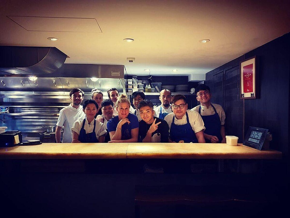 （右三）主廚林泉 Richie Lin。