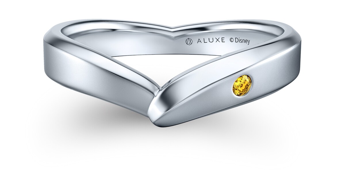 Feel The Love對戒(男) 鉑金／18K金，售價NT$55,600／NT$43,200起