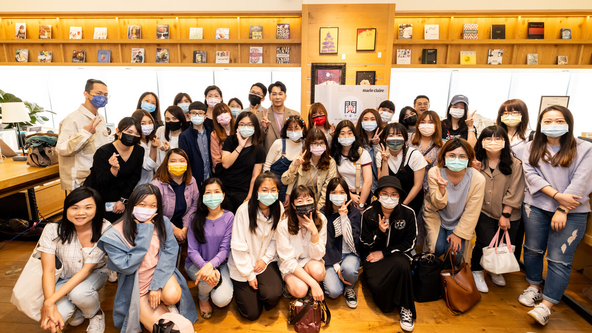 肆一老師與現場讀者合照