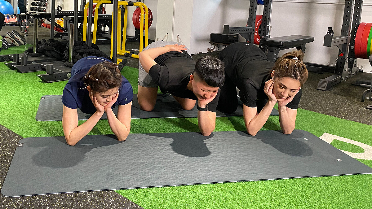 「放手跪重心挑戰」為什麼男生做不來，女生卻可以？你成功了嗎？