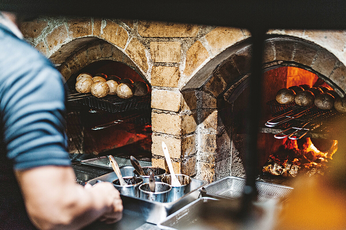 主廚 Alex 以「烤」並融合法式料理手法。