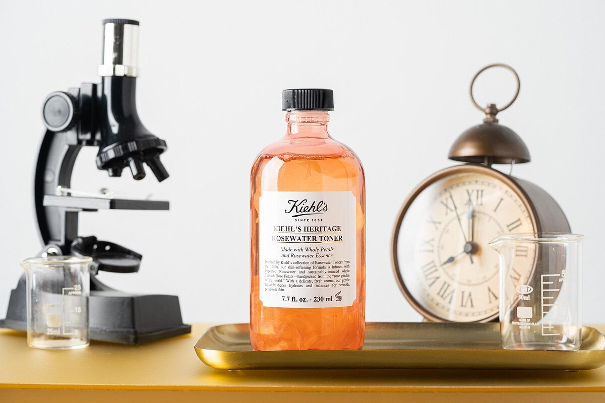  玫瑰精萃保濕嫩膚水230ml / NT$1,650