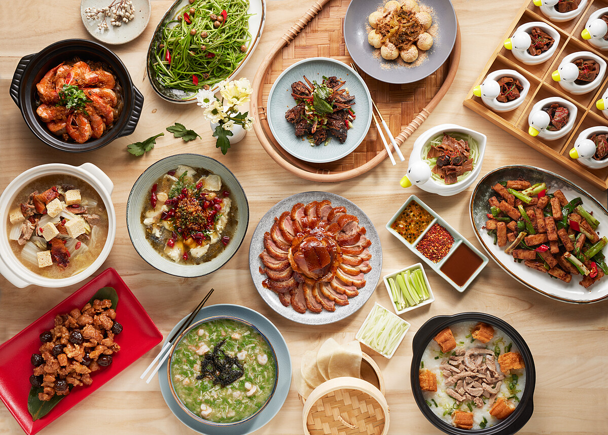 「享鴨」於母親節前推出新版十人套餐，更澎湃更大氣，適合家族或公司聚餐。)