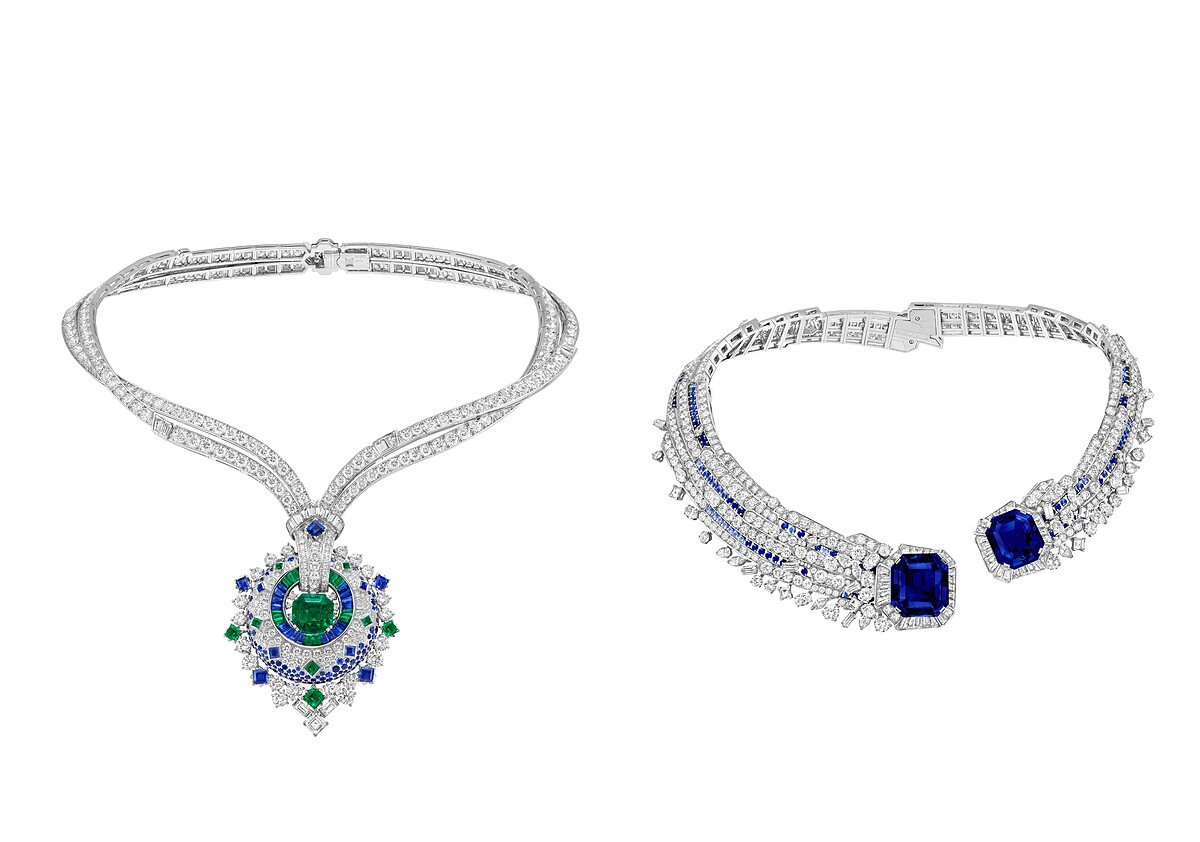 左：Acontia項鍊，白K金，鉑金，一顆5.23克拉的八角形切割祖母綠（哥倫比亞），藍寶石，祖母綠，鑽石 右：Tr&eacute;sor astral項鍊，白K金，一顆31.17克拉八角形切割藍寶石（斯里蘭卡），一顆22.82克拉八角形切割藍寶石（緬甸），藍寶石，鑽石