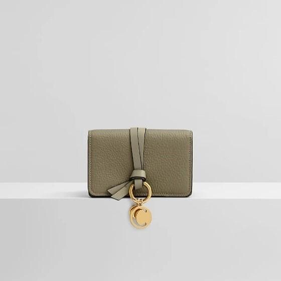 Chloe Alphabet卡套零錢包，約NT8,060