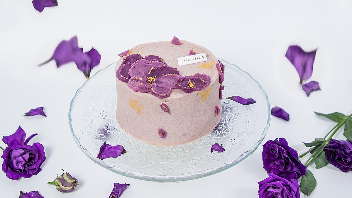 芋頭控必吃！鮮乳坊X板橋點點甜甜推「芋頭金沙戚風蛋糕」，母親節限定聯名款紫色花瓣絕美登場