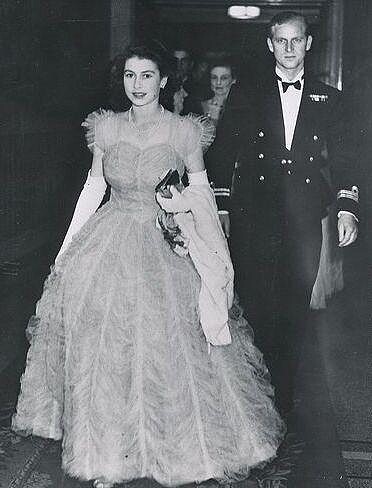 伊麗莎白女王與菲利普親王出席晚宴