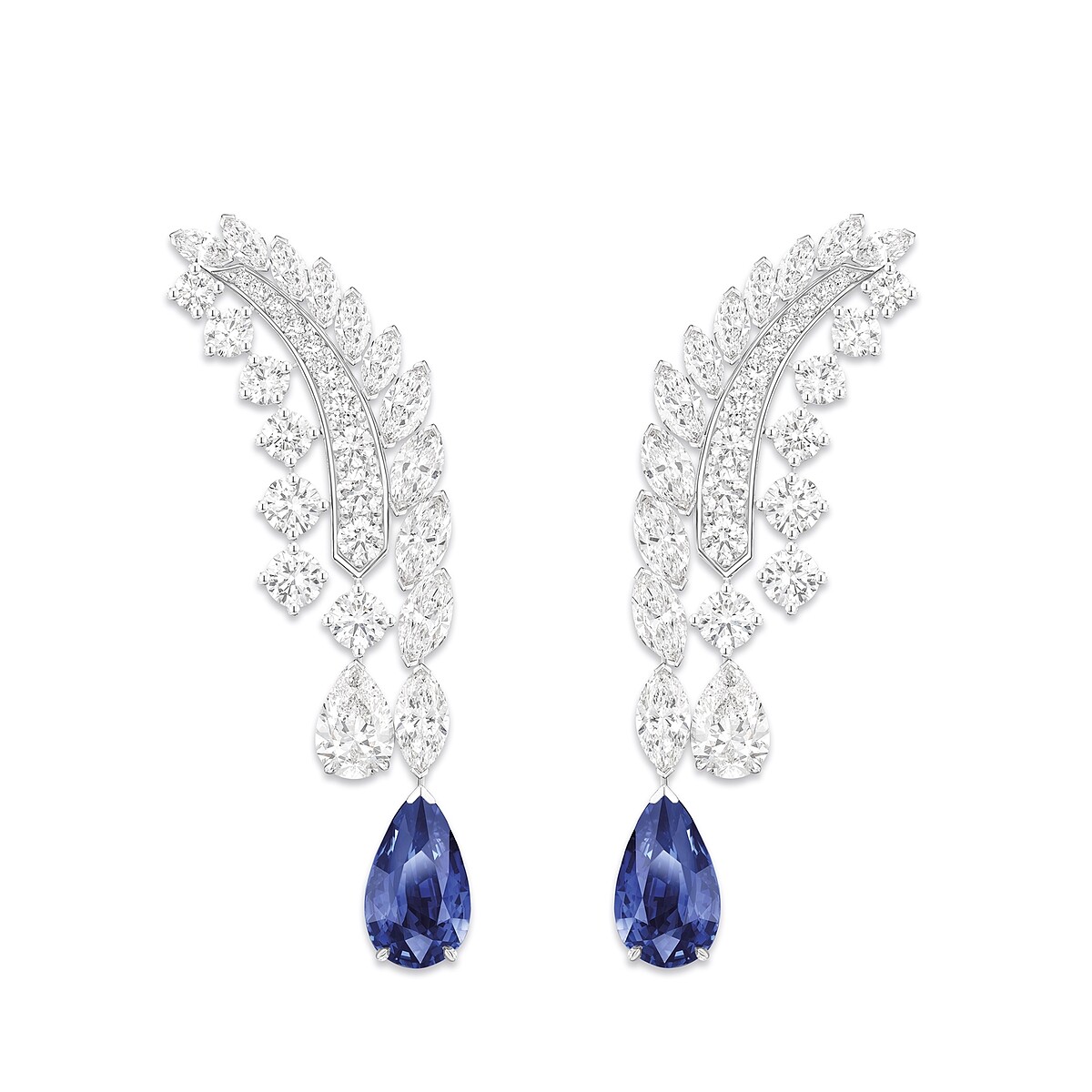 PIAGET Wings of Light系列藍寶石頂級珠寶鑽石耳環，建議售價NT$9,750,000