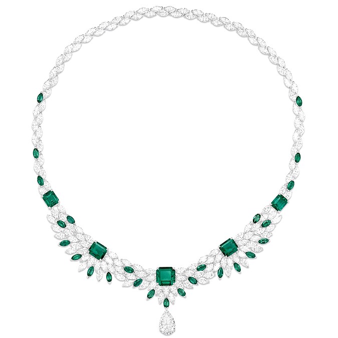 PIAGET Wings of Light系列祖母綠頂級珠寶鑽石項鍊，建議售價NT$42,300,000 (中央主石可卸下成為單鑽墜鍊配戴)