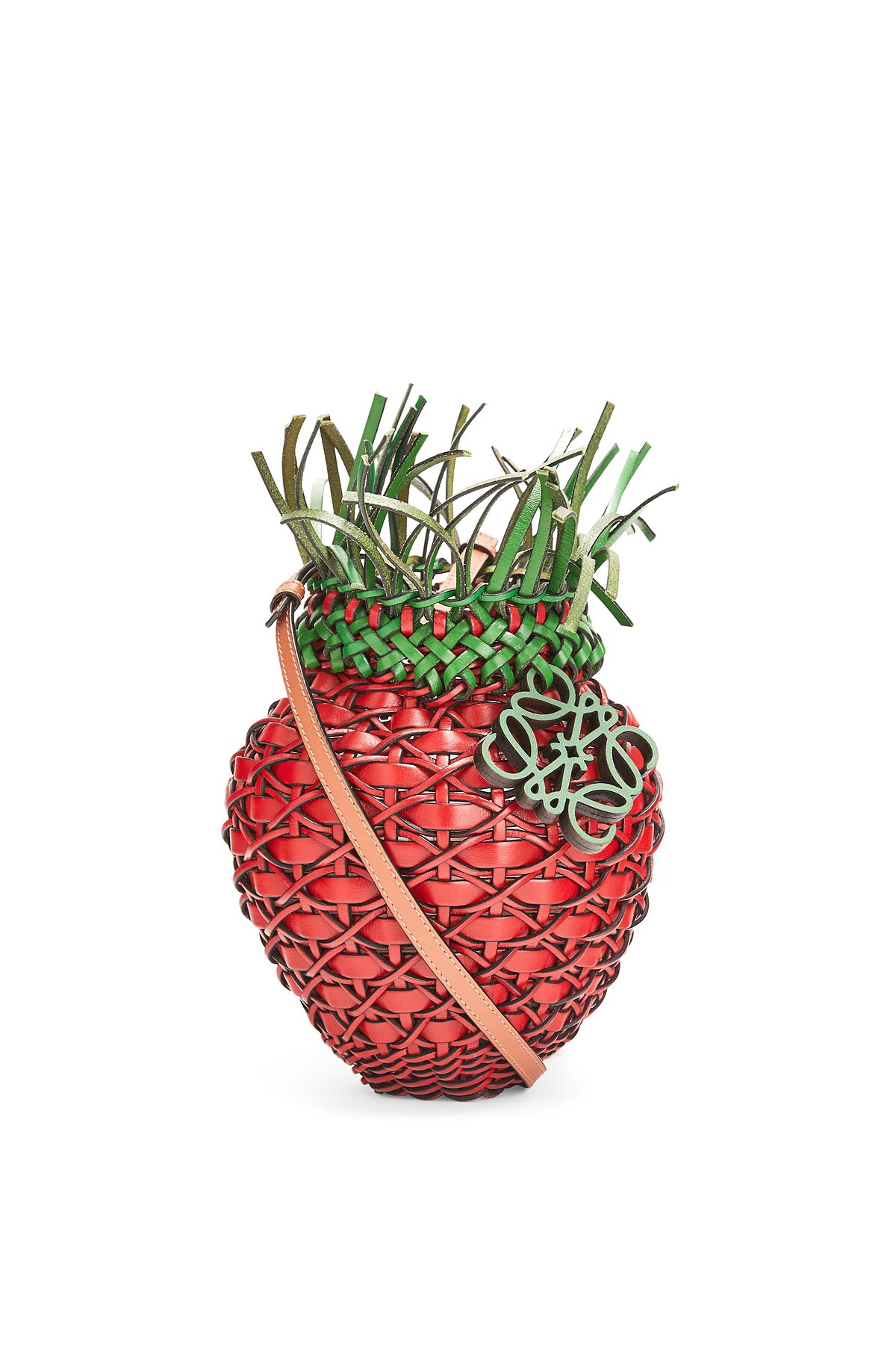 Loewe草莓編織包，售價NT$69,000