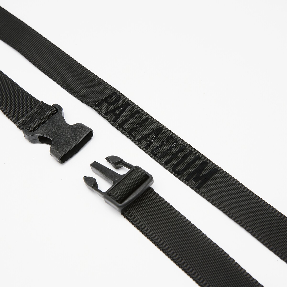 包包的揹帶可以拆下來，單獨當腰帶使用