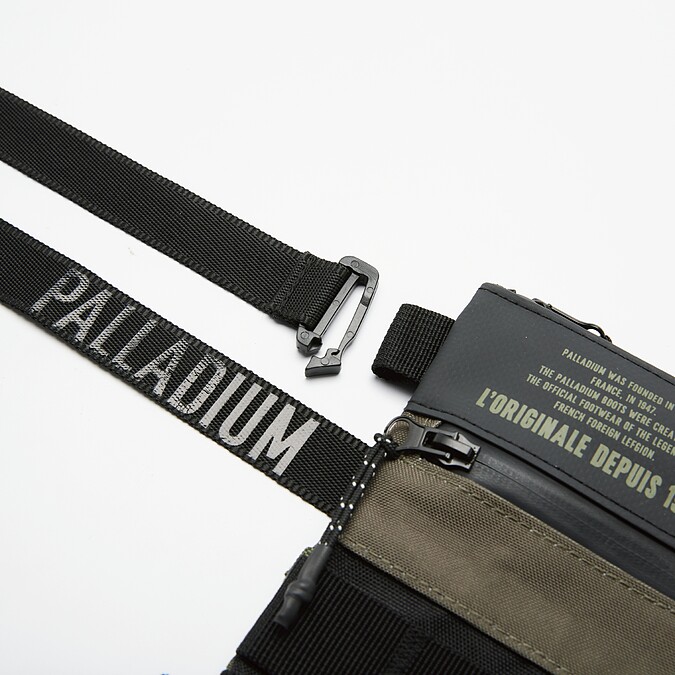 日型扣環則可以調整肩背揹法