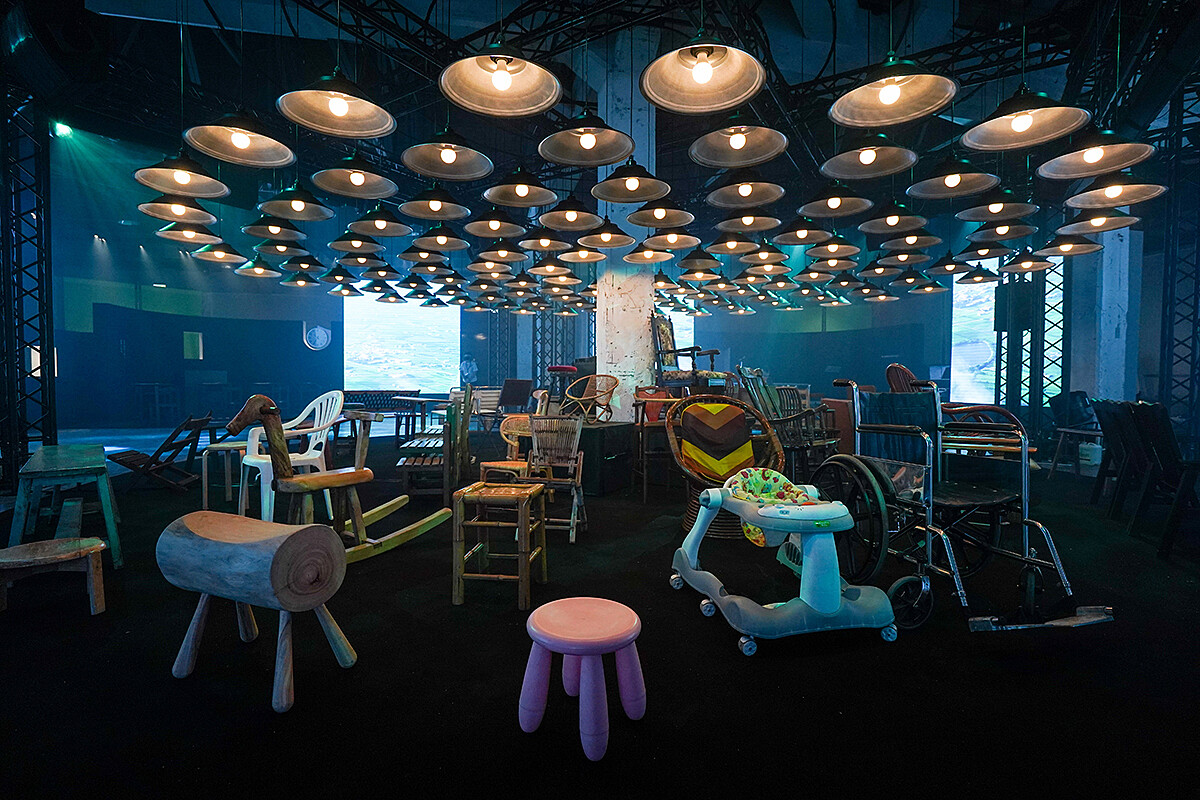 各種椅子的展場,代表人生所有可能坐過的椅子。(照片來源:臺灣文博會)