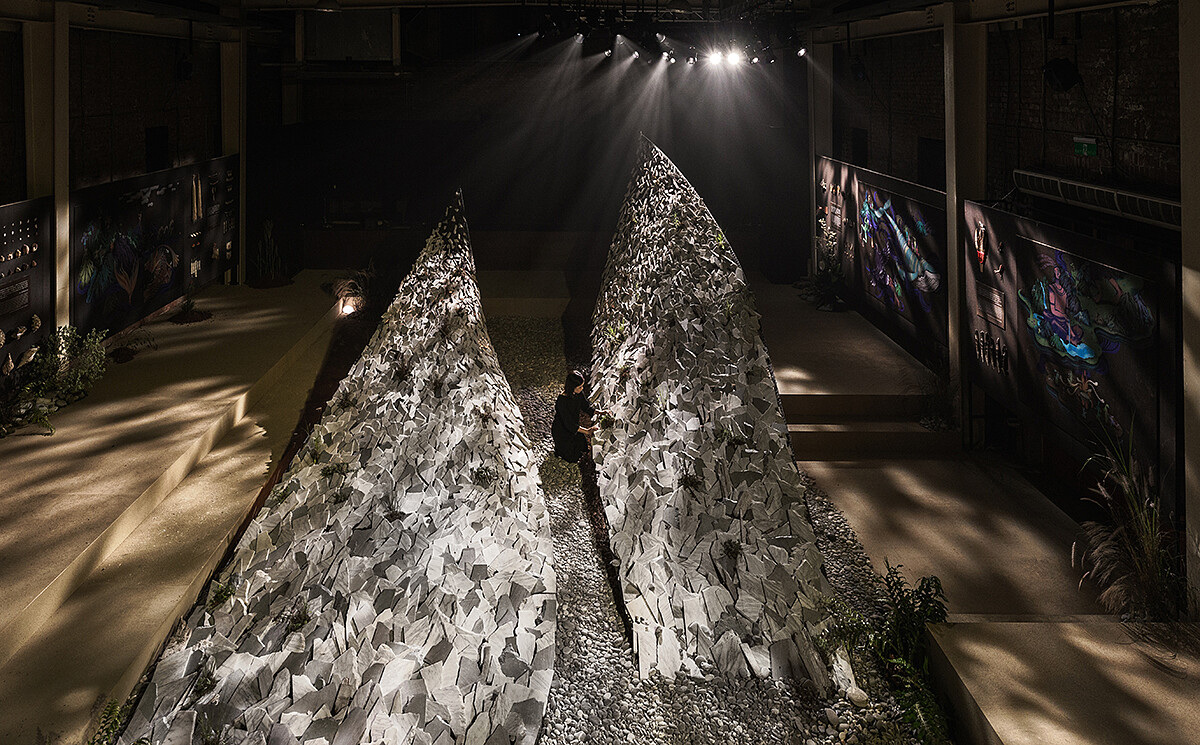 象徵歐亞板塊與大陸板塊的巨型裝置。(照片來源:偶然設計)