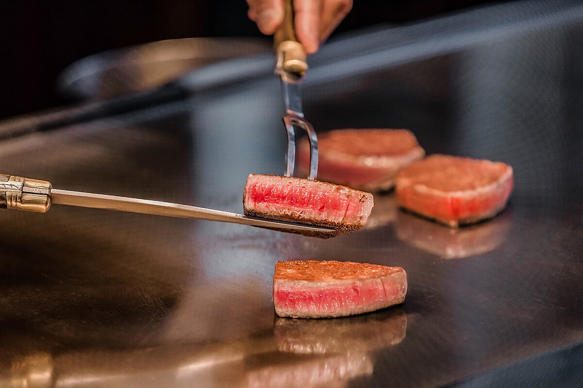 口感極其柔軟細緻的黑毛和牛。