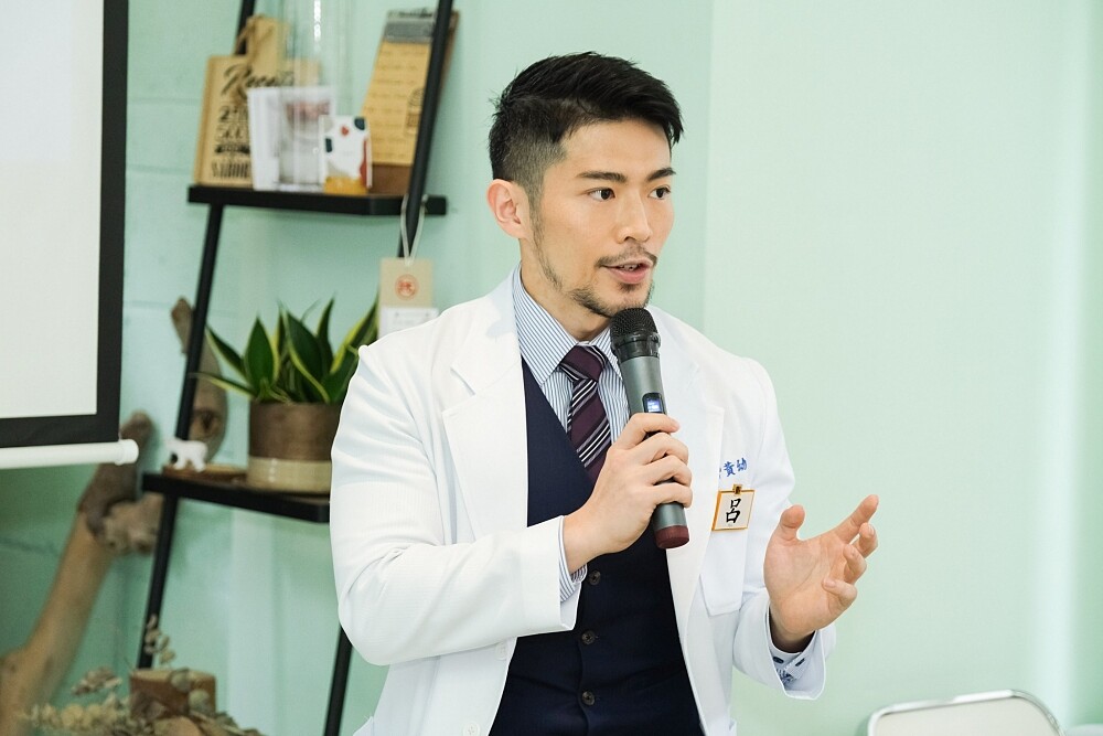 越診所皮膚科醫師黃幼鳴。