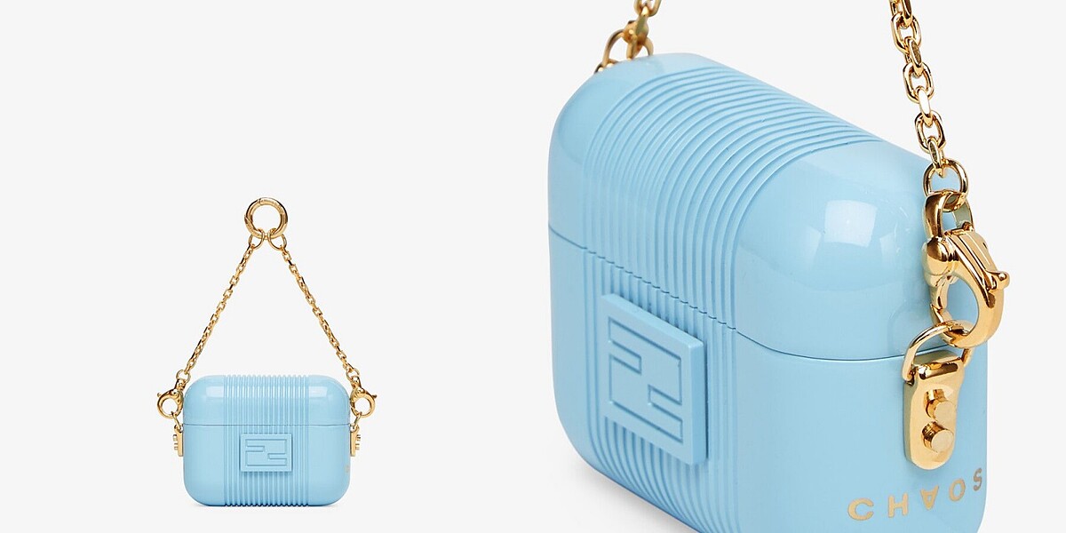 除了品牌logo，保護殼的另一邊則是印上Choas字樣