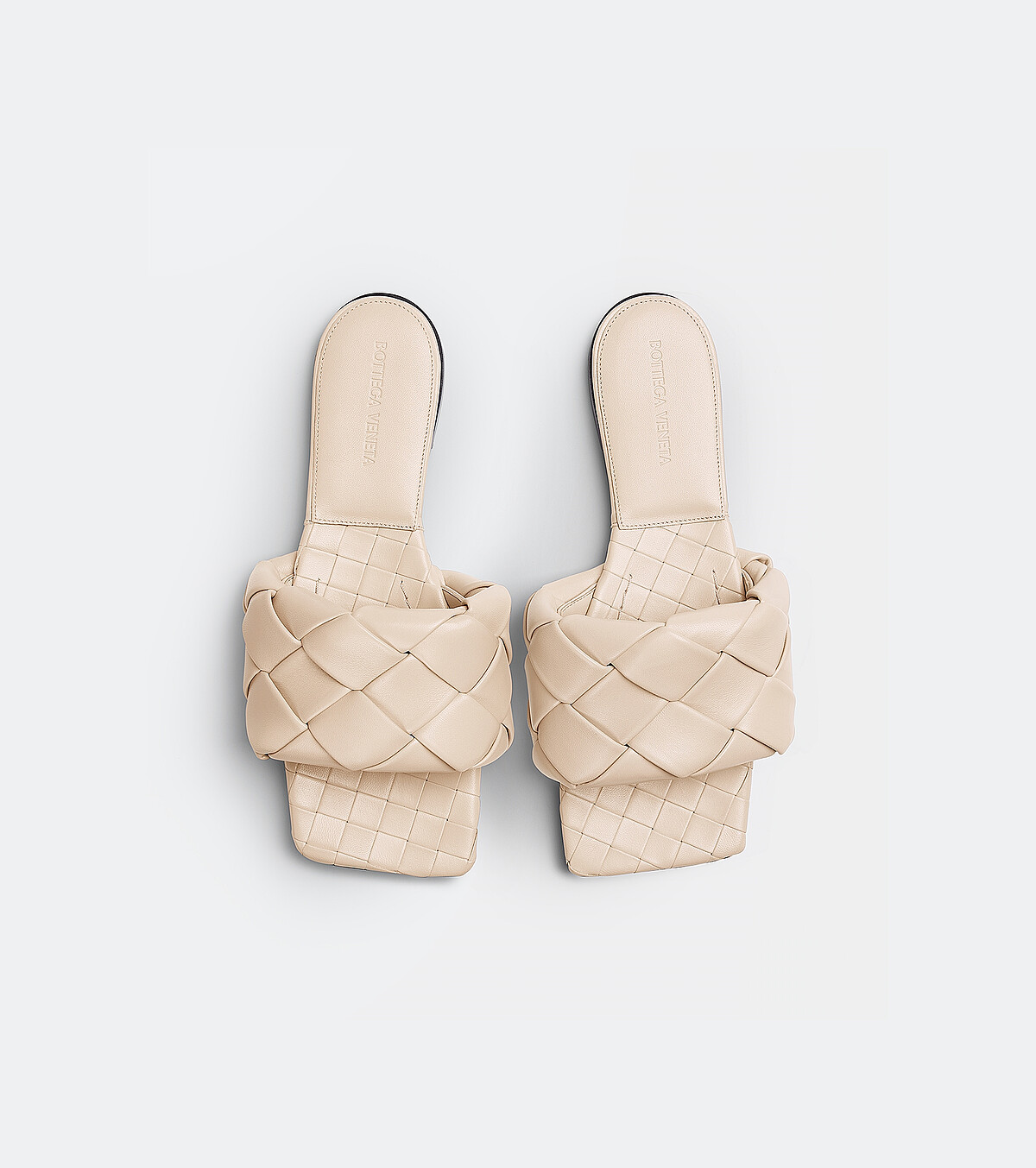 Lido拖鞋，約NT42,000