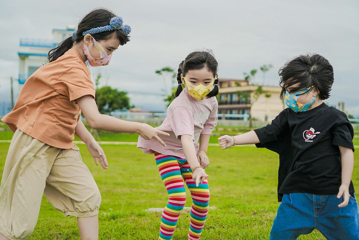 看酷琪琪與三個可愛女兒如此活潑的樣子，就知道NCI Pharmatech 寶可夢立體醫用口罩戴起來這萌翻的畫面還不心動收服起來嘛！