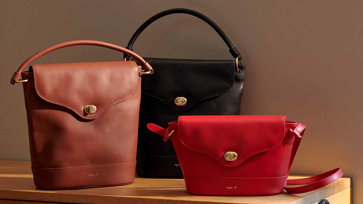 Agn&eacute;s b. 復古旋扣肩背包(大)，售價 NT$13,280 / 復古旋扣肩背包(小) ，售價NT$11,280