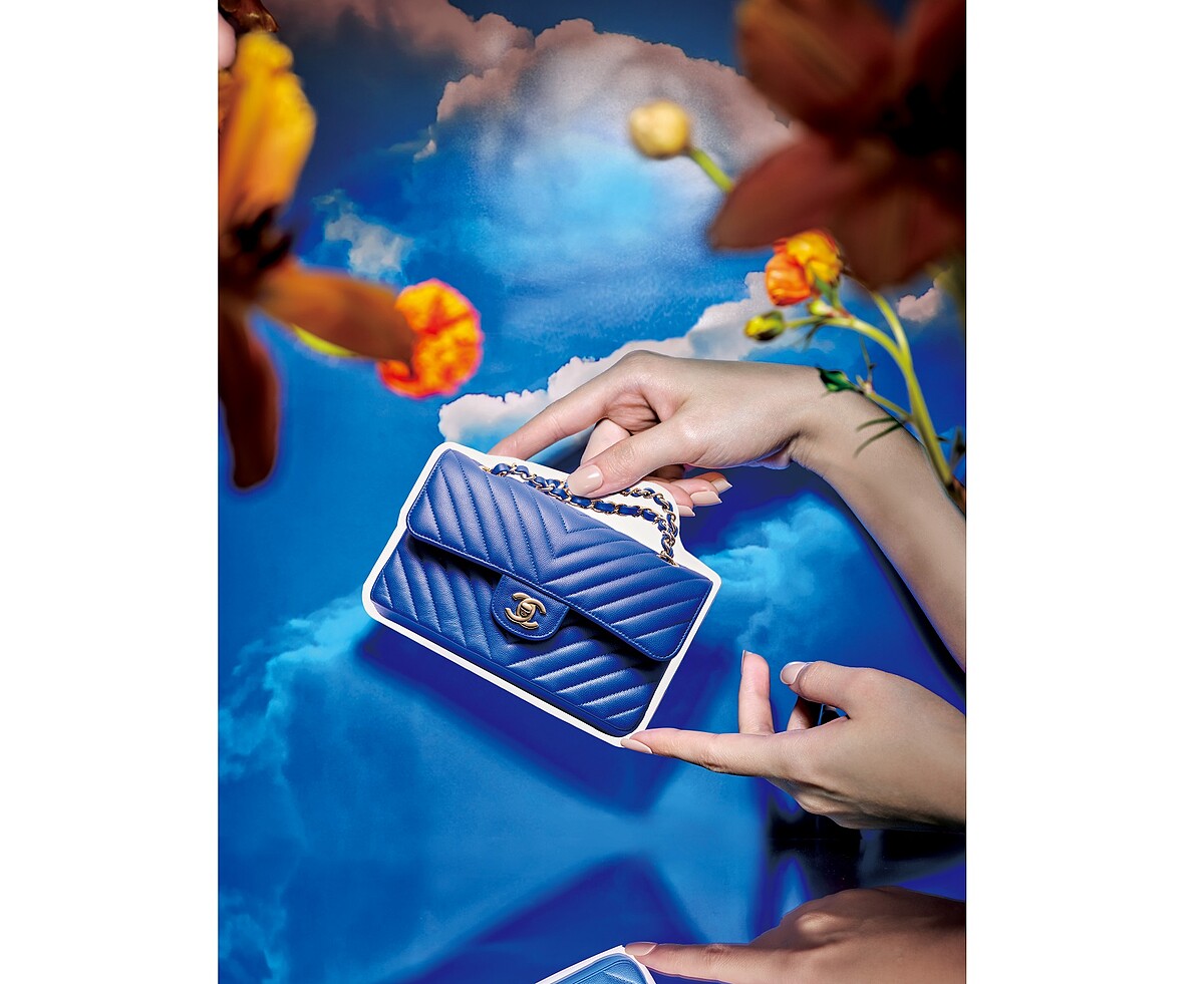 CHANEL 藍色小牛皮山形紋11.12包