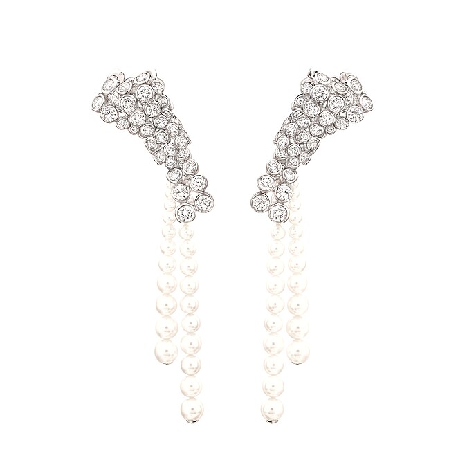 瑪格羅比配戴Margot Robbie香奈兒Ruban Mademoiselle Perles 耳環&mdash;&mdash;18K白金鑲嵌養珠及鑽石
