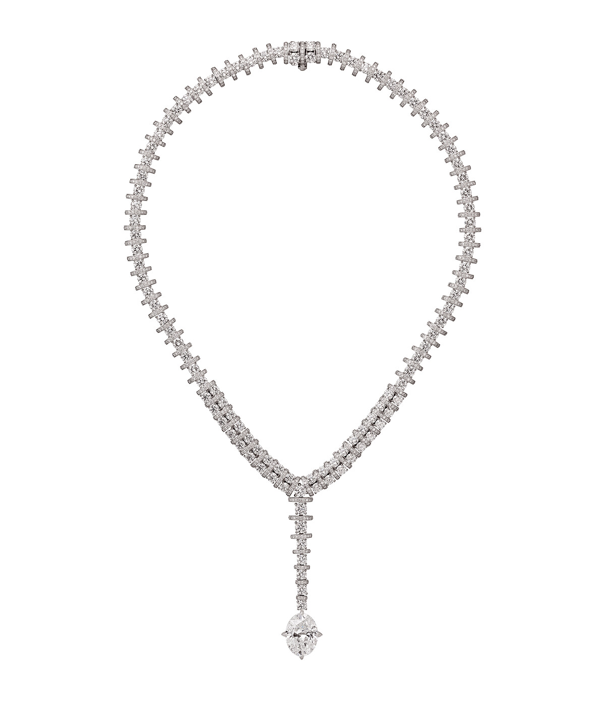 凡妮莎寇比Vanessa Kirby配戴卡地亞頂級珠寶系列鑽石項鍊&mdash;&mdash;鉑金，一顆7.04克拉橢圓形鑽石，以明亮式切割鑽石呈現。