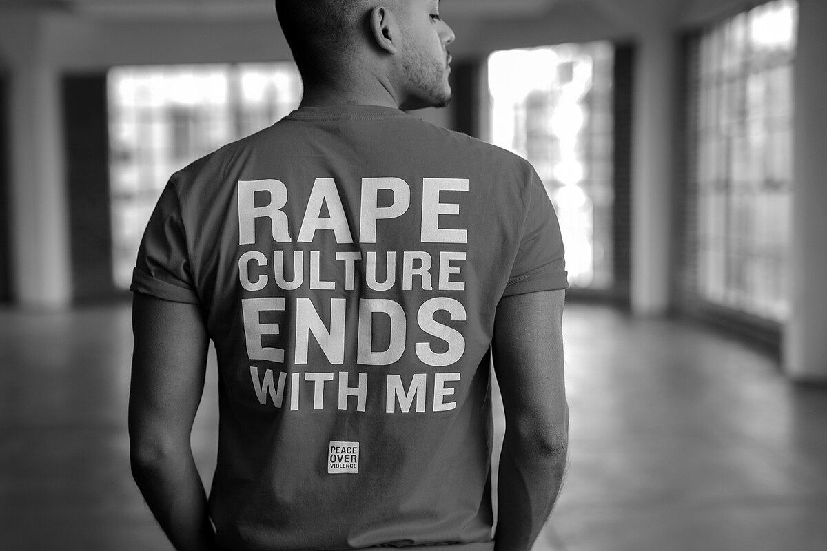 ▲同理受害者,才能協助受害者復原。(圖 / 翻攝自世界丹寧日官方網站)