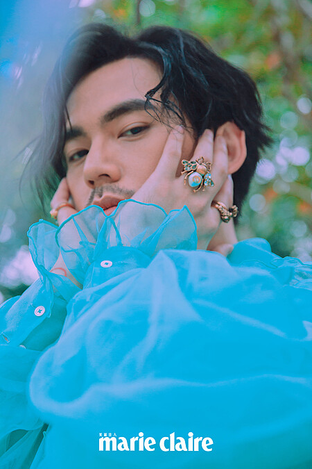 藍綠色千層紗禮服，SABRINA HSIEH。