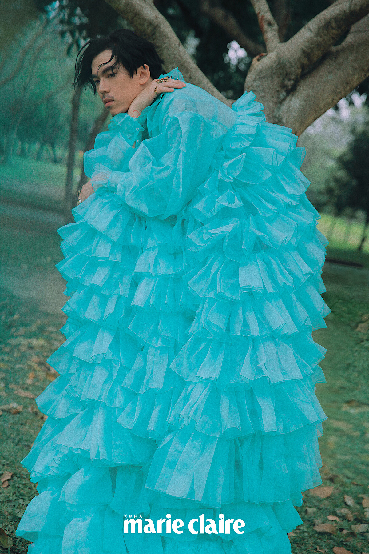 藍綠色千層紗禮服，SABRINA HSIEH。