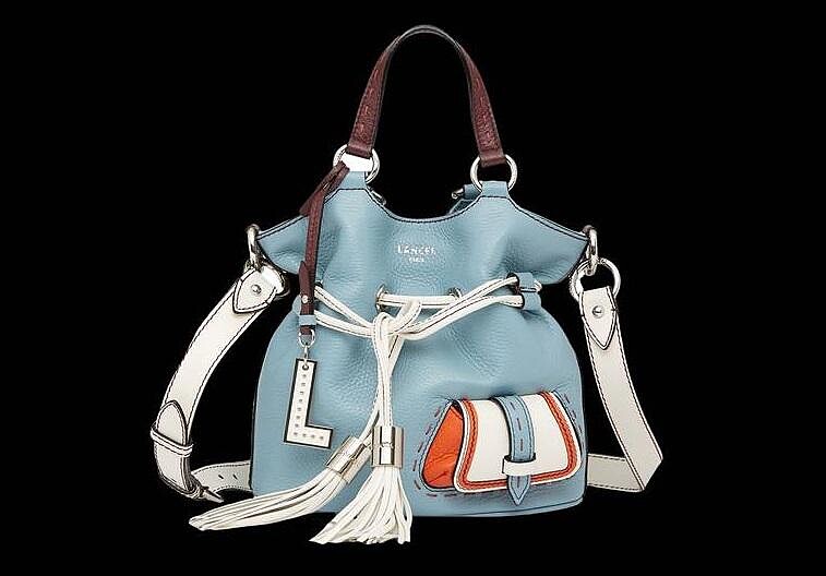 LANCEL經典水桶包款（照片出處：LANCEL 官方)
