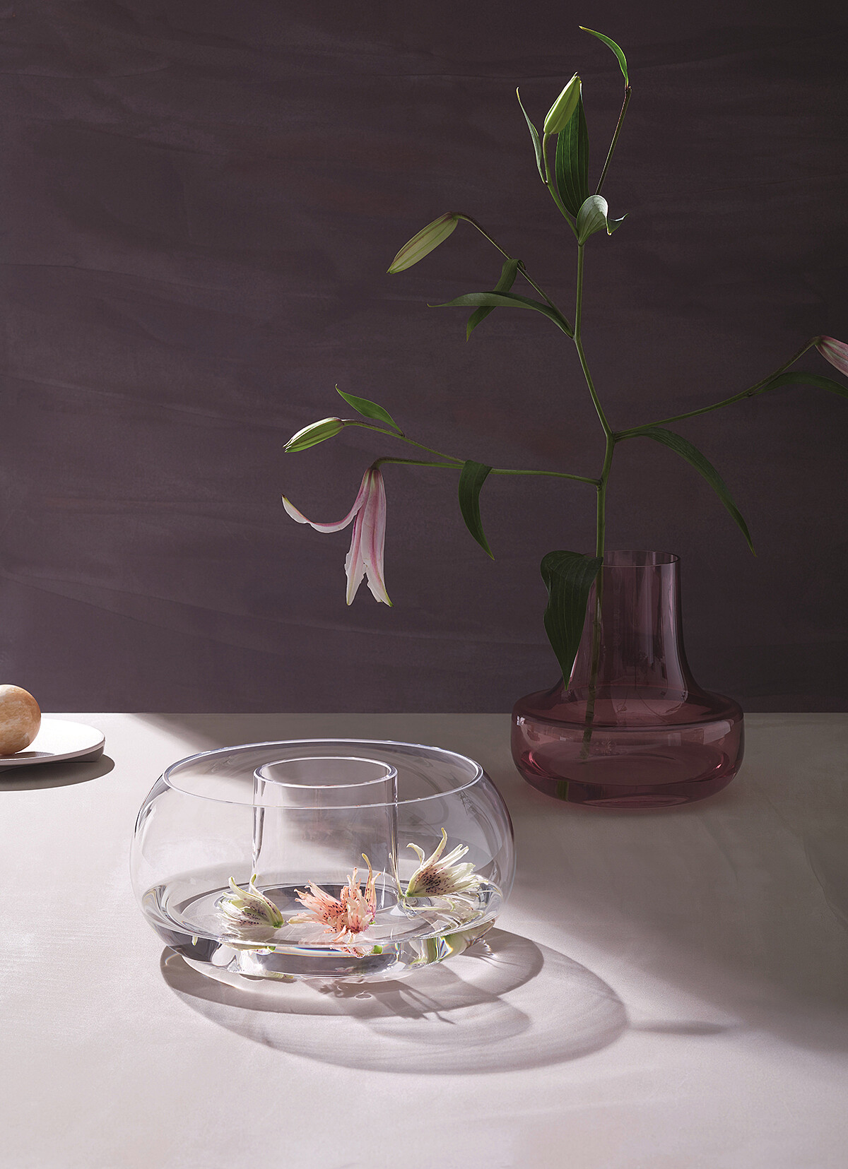 花器採上下兩層組合。