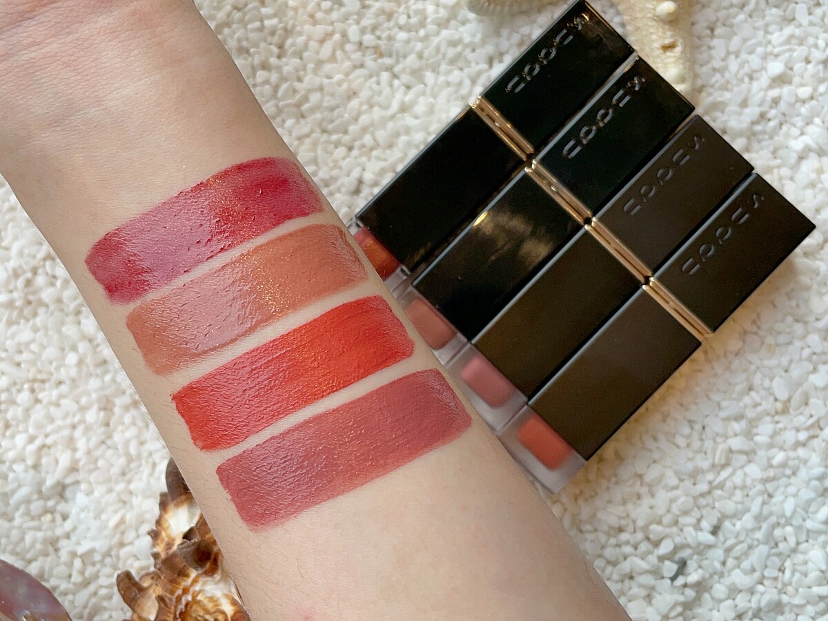 晶彩柔艷唇釉，上：潤光、下：霧光