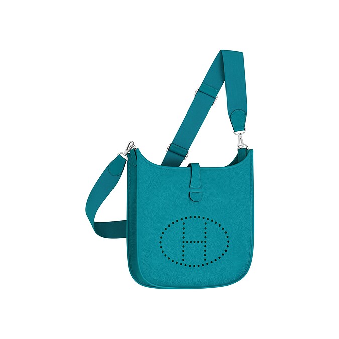 Herm&egrave;s Evelyne 系列牛皮包款，約NT123,500(33公分) 、約NT109,800 (29公分)