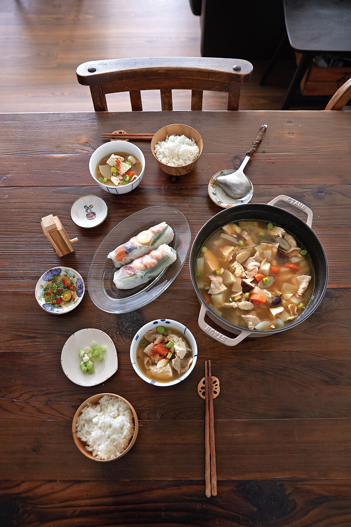 拿手菜是豬肉味噌湯，跟家人假日去露營也常煮這道，且豬肉味噌湯跟咖哩一樣，就算放到隔天還是一樣好吃。