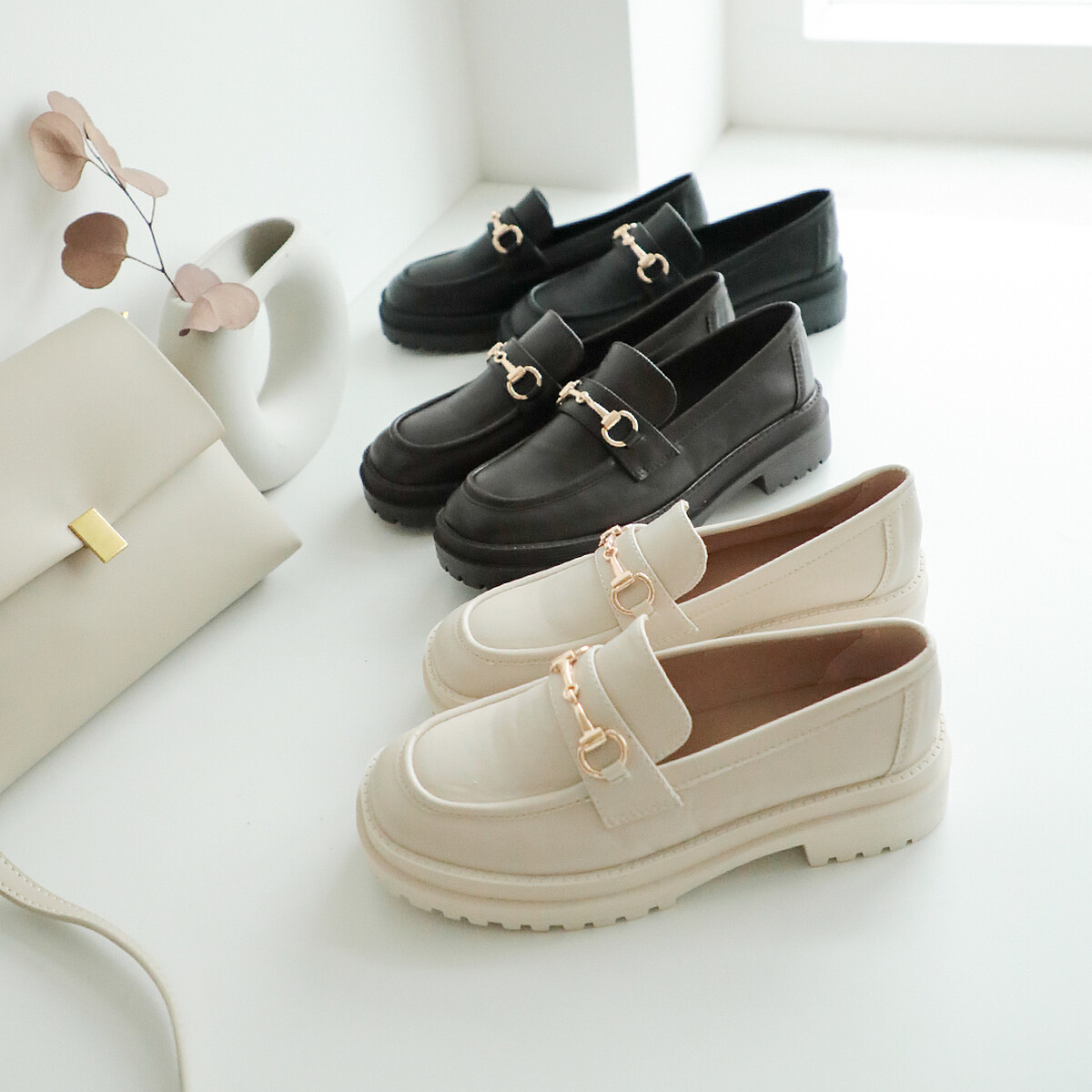 鬆糕底馬銜釦樂福鞋 各NT1380