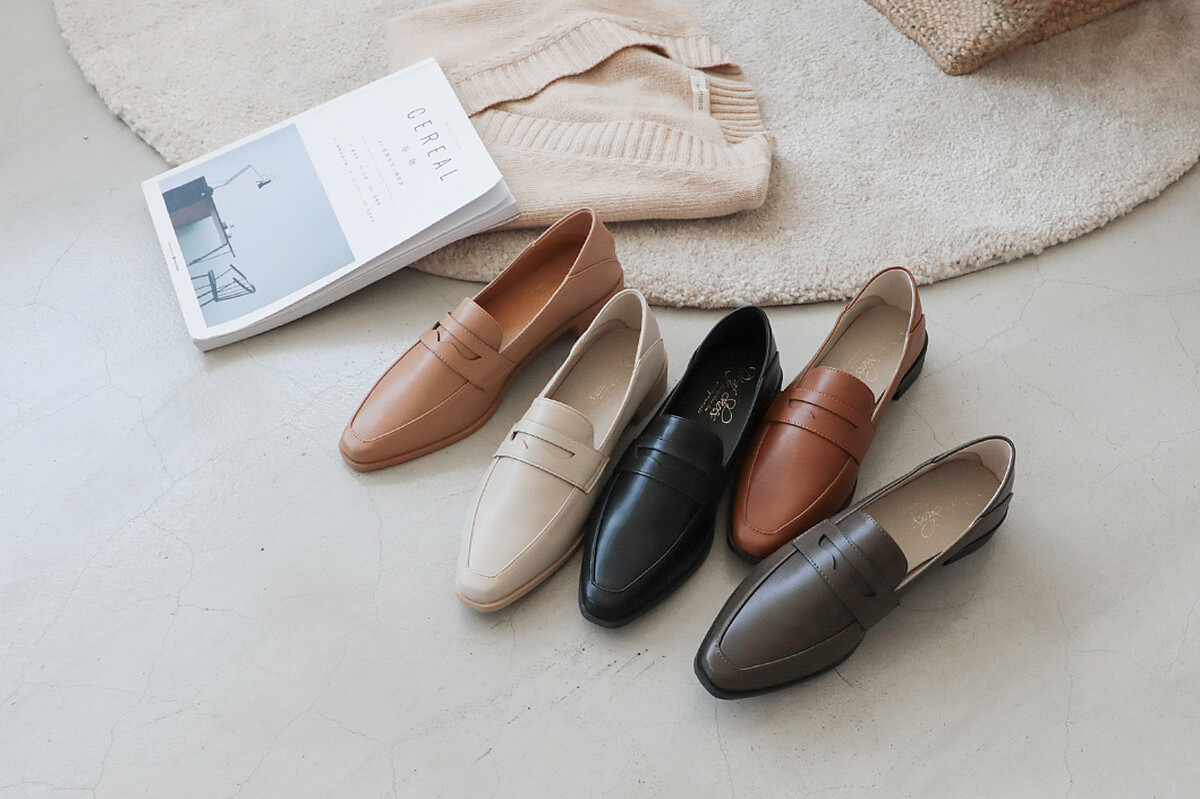 經典款微尖頭樂福鞋 各NT1380