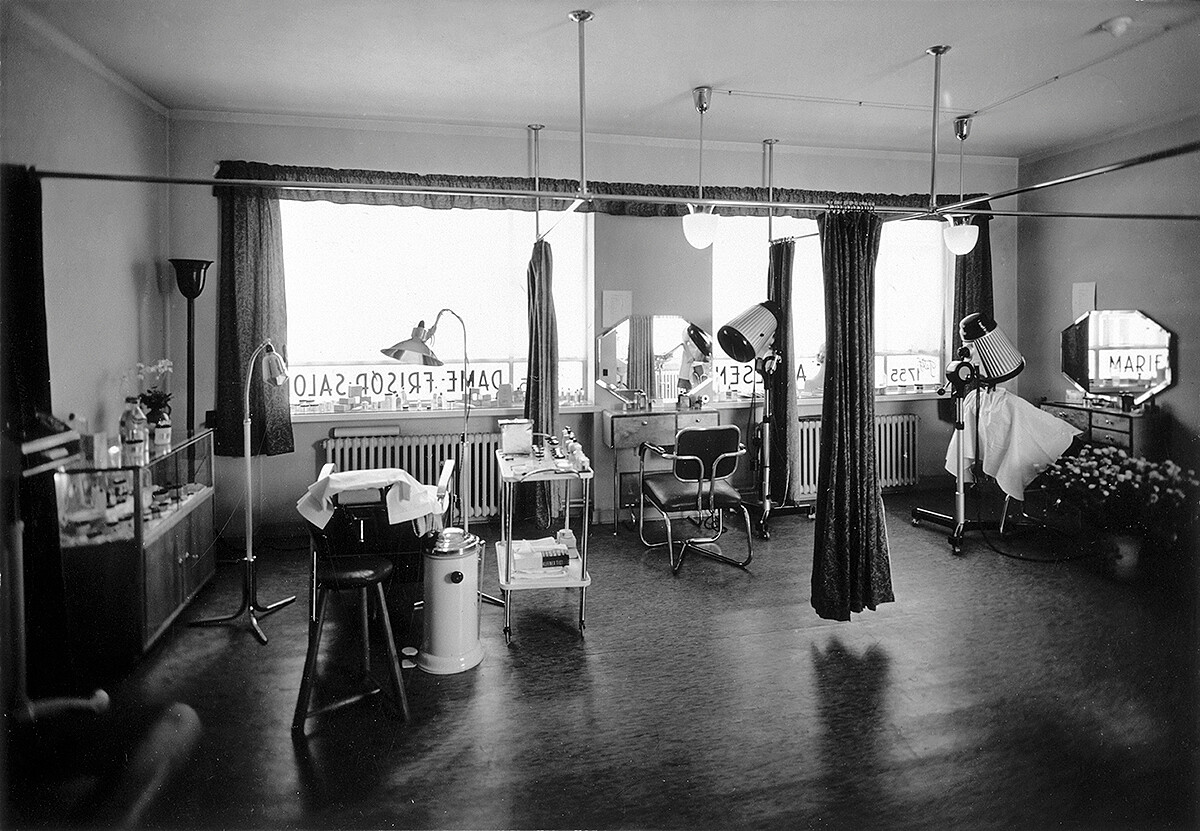 妻子 Marie 開設的髮廊。
