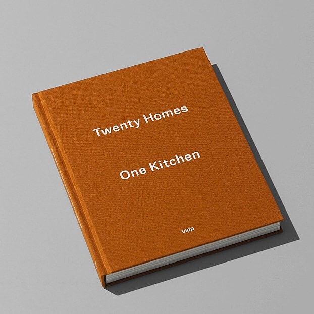 Twenty Homes &mdash; One Kitchen》。