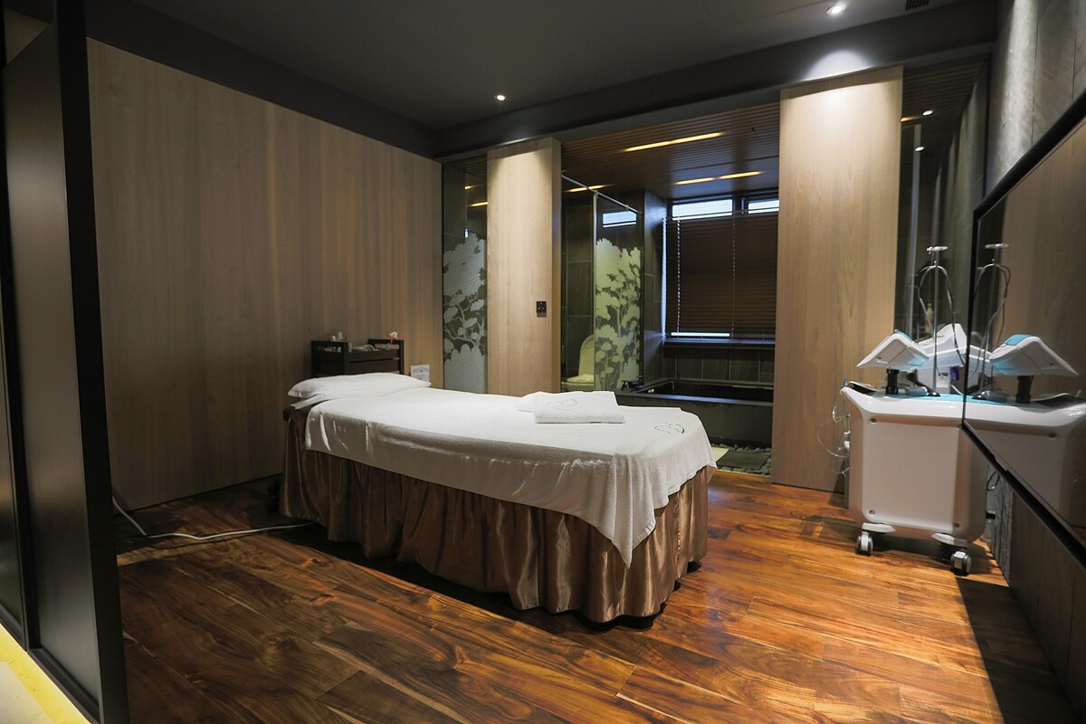 東森自然美甲山林旗艦店湯屋SPA房