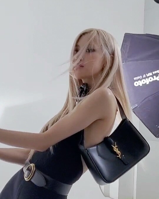 YSL LE 5 &Agrave; 7光滑皮革流浪包，NT54,300