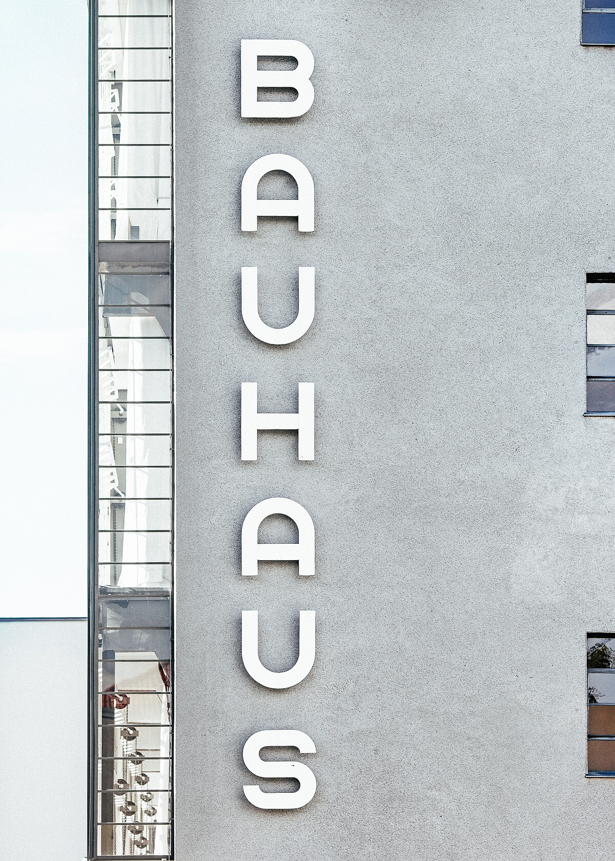 包浩斯（Bauhaus），是德國的藝術和建築學校，講授並發展設計教育。