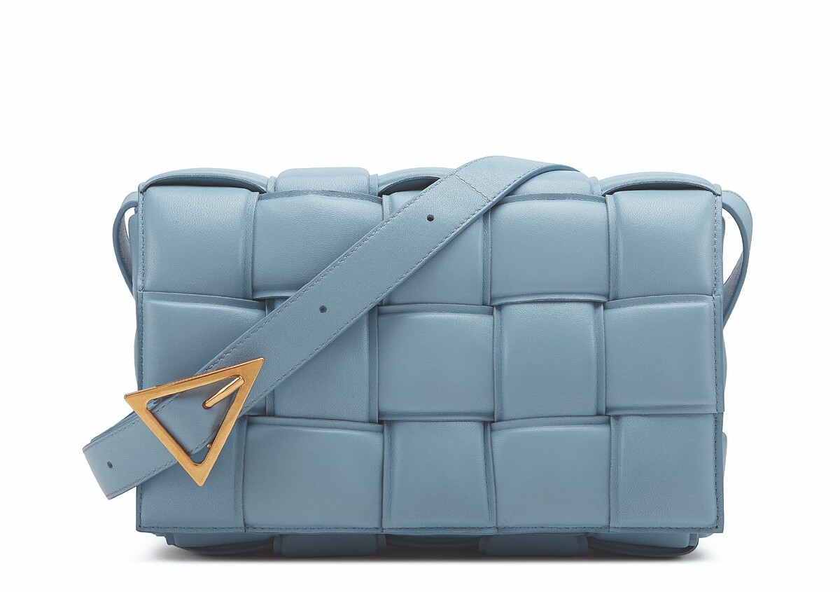 Bottega Veneta 編織肩背包冰藍色，NT94,100