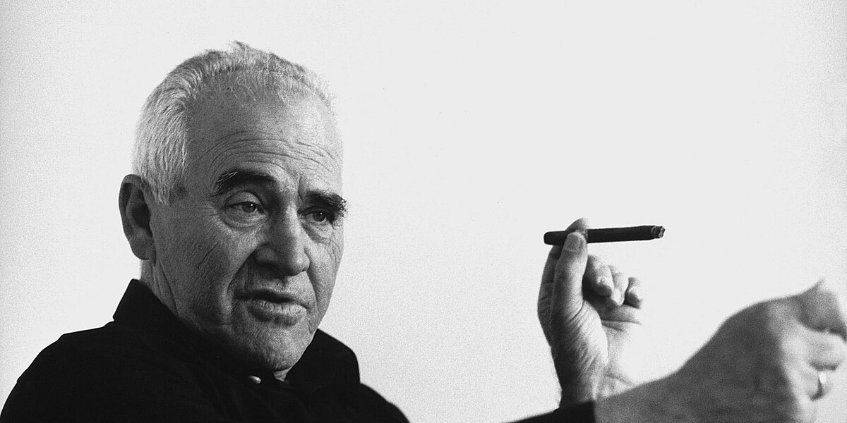 與德國新包浩斯 Ulm School 烏爾姆學院的創立者 Otl Aicher 合作。