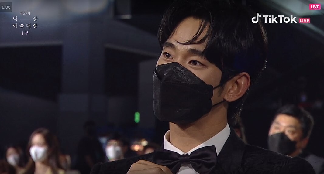 金秀賢百想台下淚崩祝賀吳正世拿獎