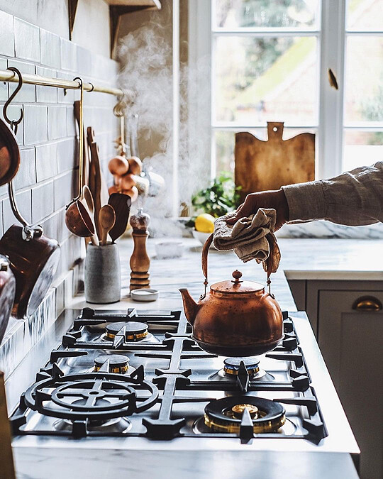 Bertazzoni 以義大利頂級超跑為靈感,外型搶眼且品牌性格顯著,是頂級爐具的代表品牌之一(Photo by @_foodstories_)。