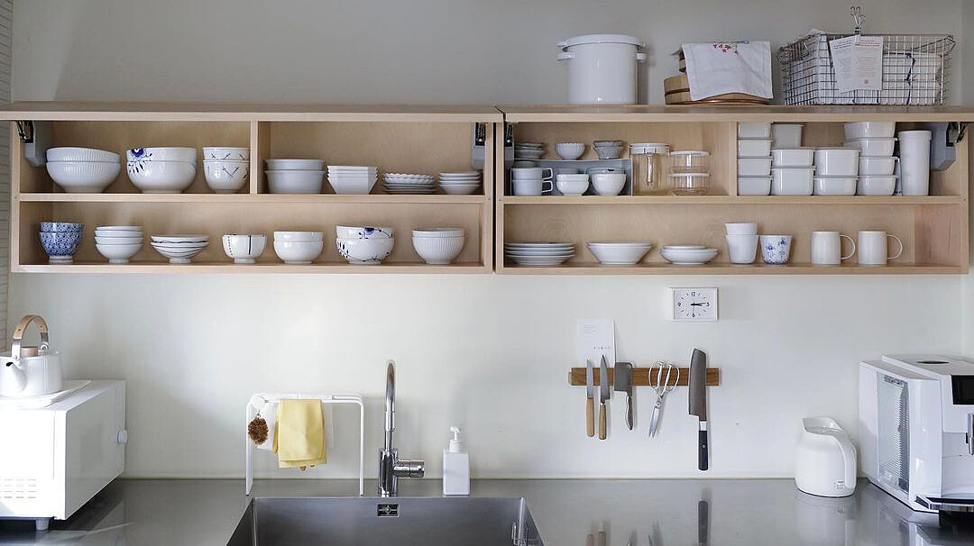 就連收納櫃打開也都是色系一致的白色（Photo by @salrim_story）。